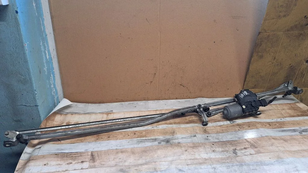 Front wiper linkage and motor – Peugeot 308 (2007-2013)