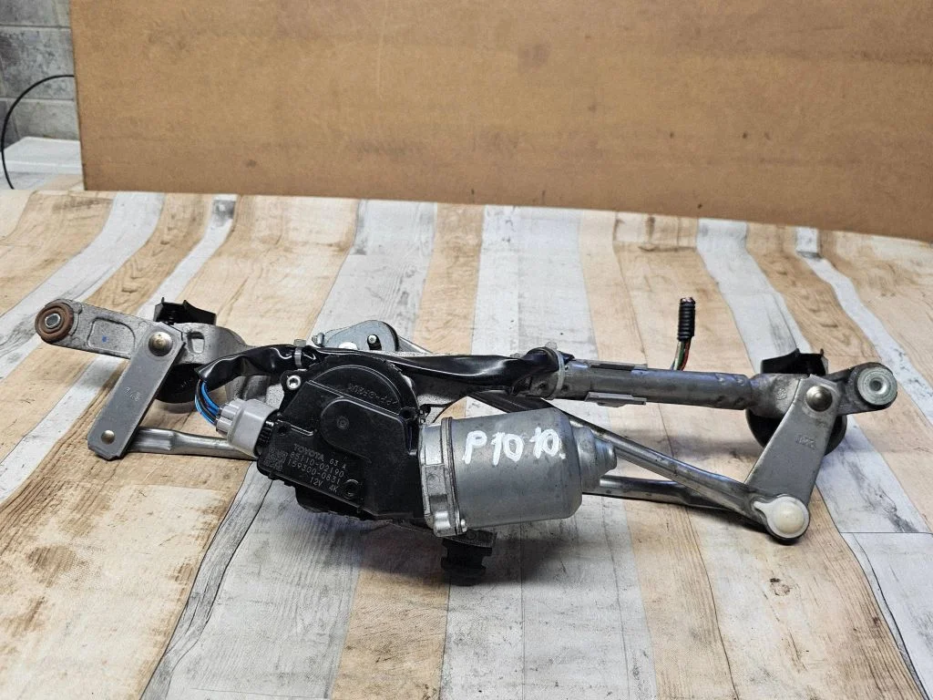 Front wiper linkage and motor – Toyota Auris 150 (2006-2012)