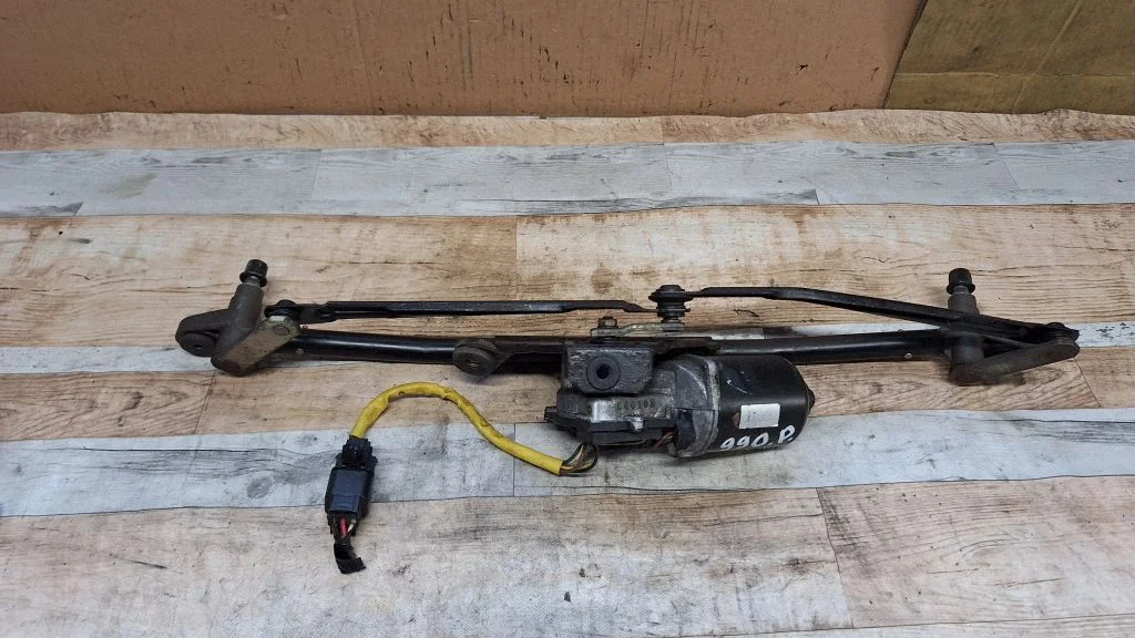 Front wiper linkage and motor – Hyundai Santa Fe (2000-2006)
