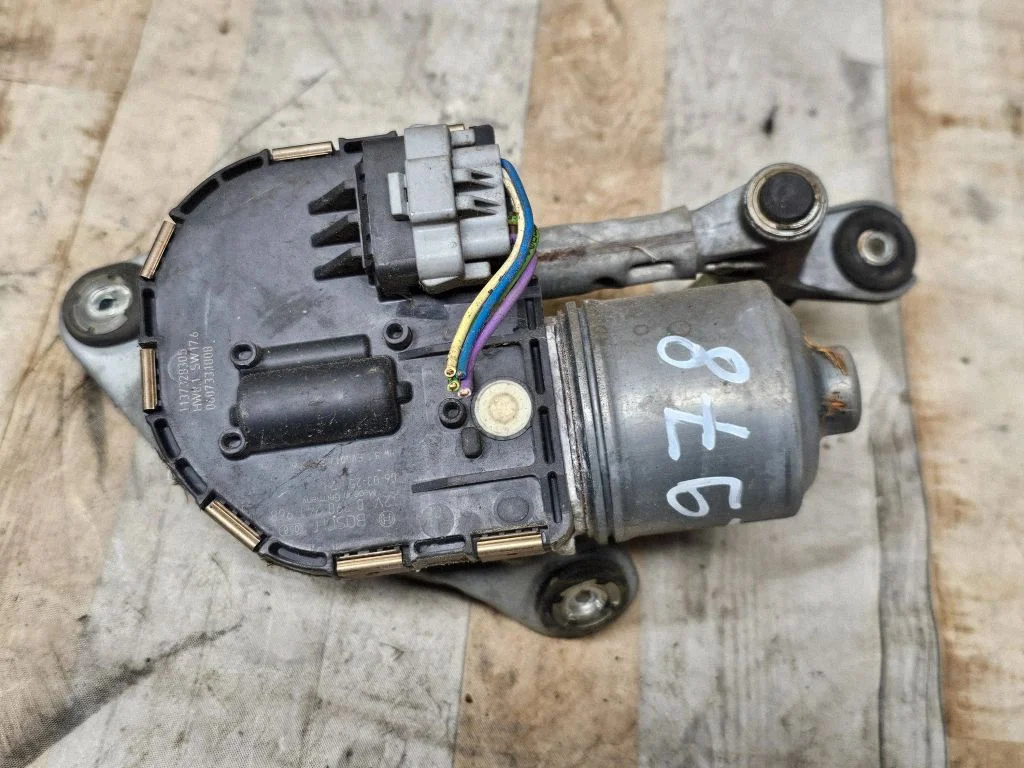 Front wiper linkage and motor