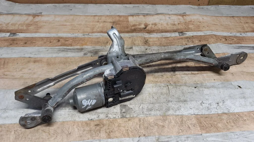 Front wiper linkage and motor 7272368
