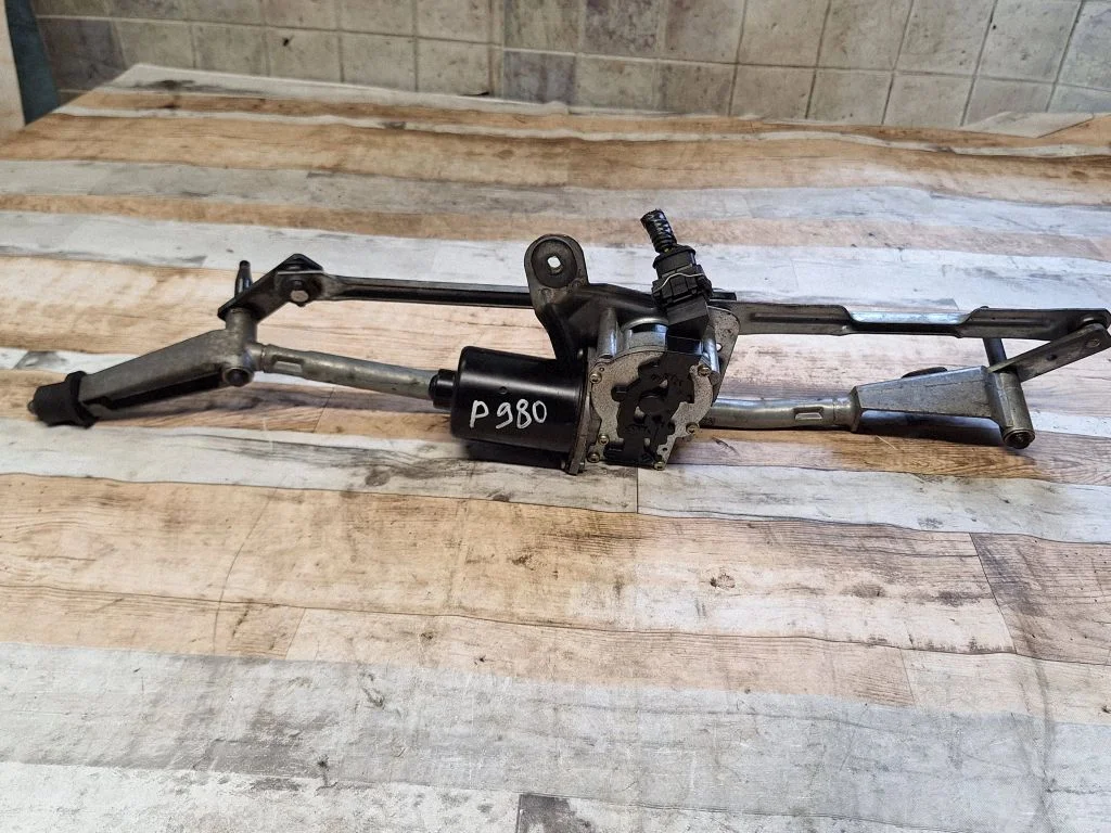 Front wiper linkage and motor 09151848
