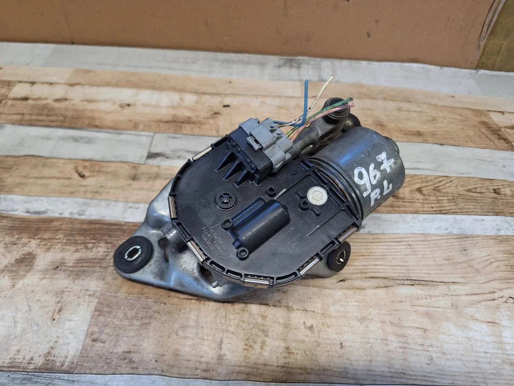 Front wiper linkage and motor