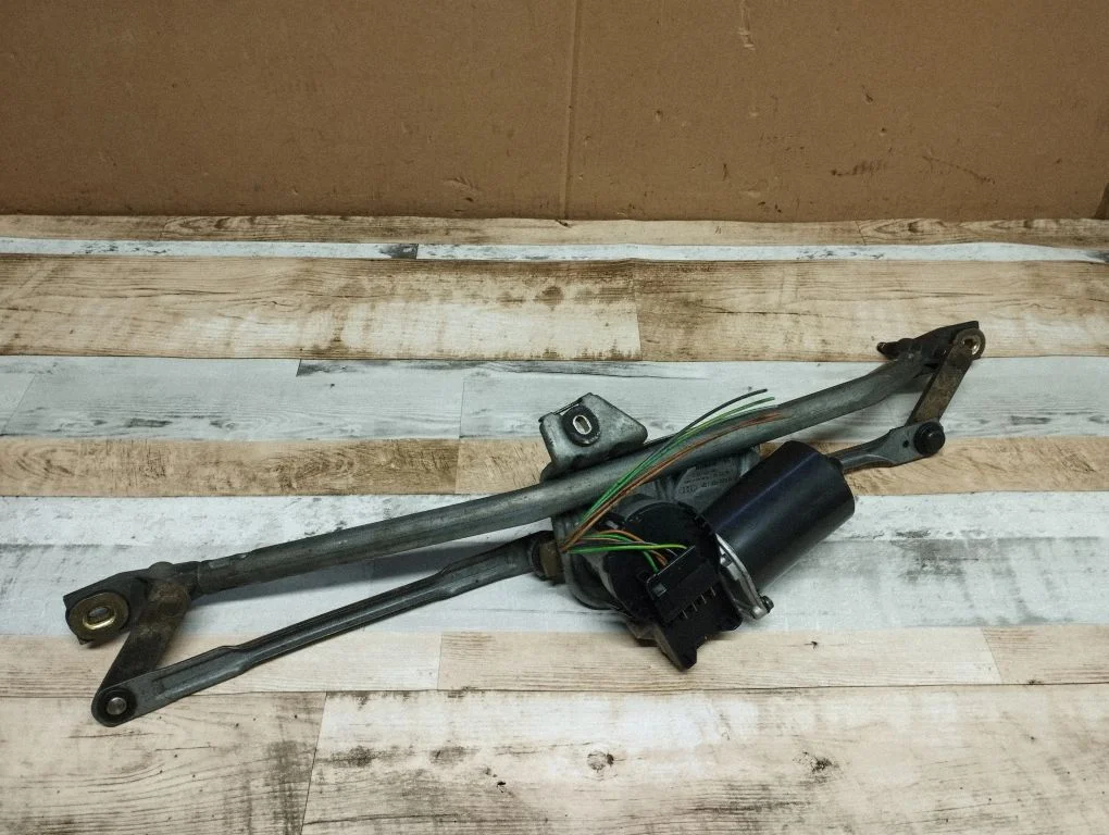 Front wiper linkage and motor 4B1955023B