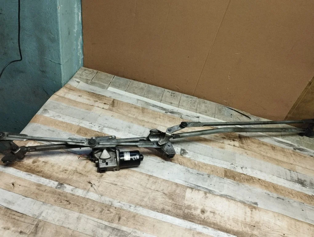 Front wiper linkage and motor – Peugeot 307 (2001-2005)