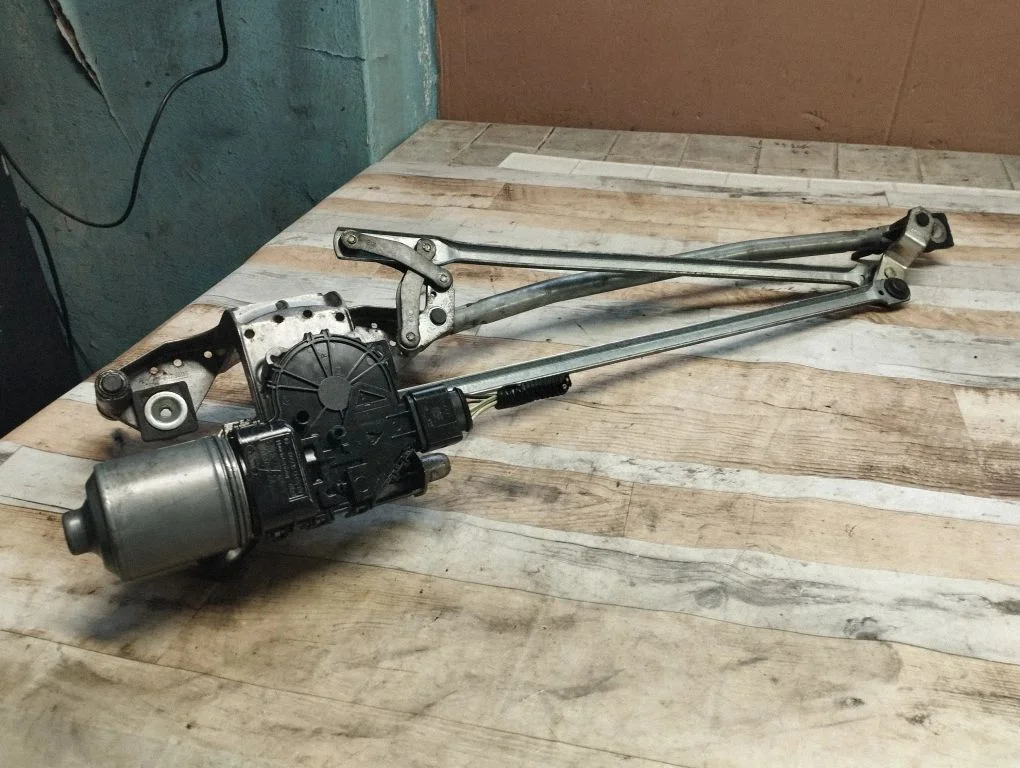 Front wiper linkage and motor 3M51241724