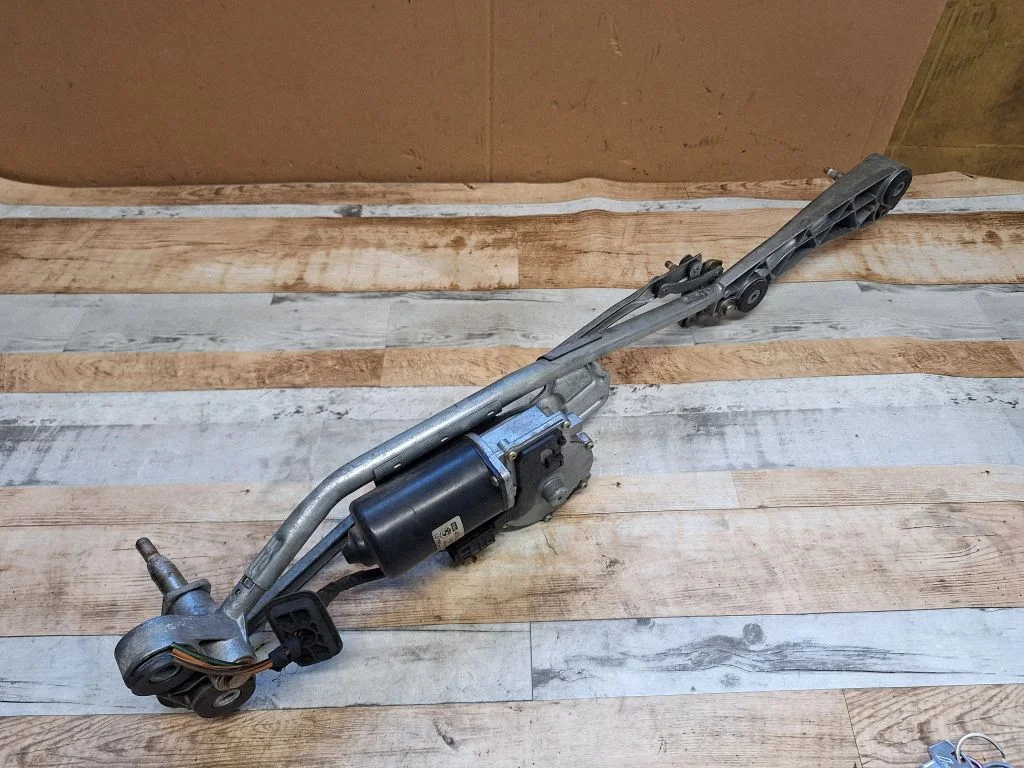 Mechanizm wycieraczek z silniczkiem 8360603