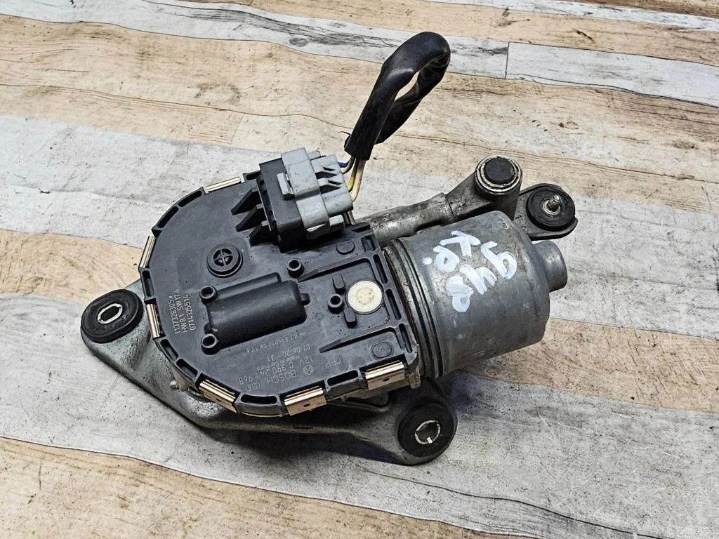 Front wiper linkage and motor