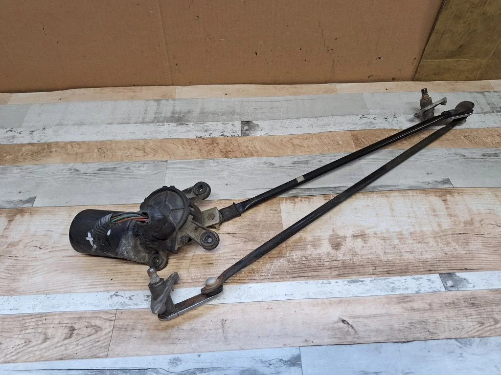 Front wiper linkage and motor