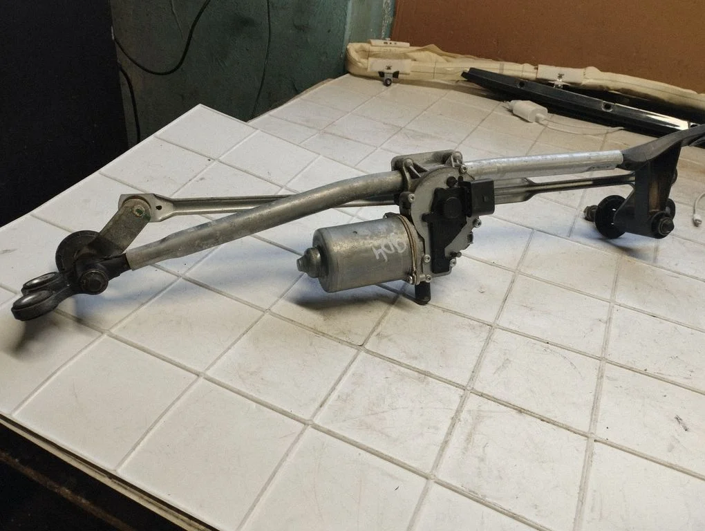 Front wiper linkage and motor BJ3217500AA