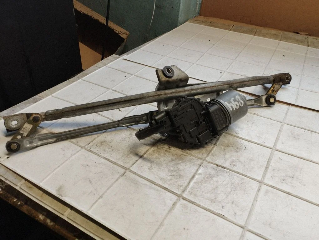 Front wiper linkage and motor – Volkswagen Passat B5.5 (2001-2005)