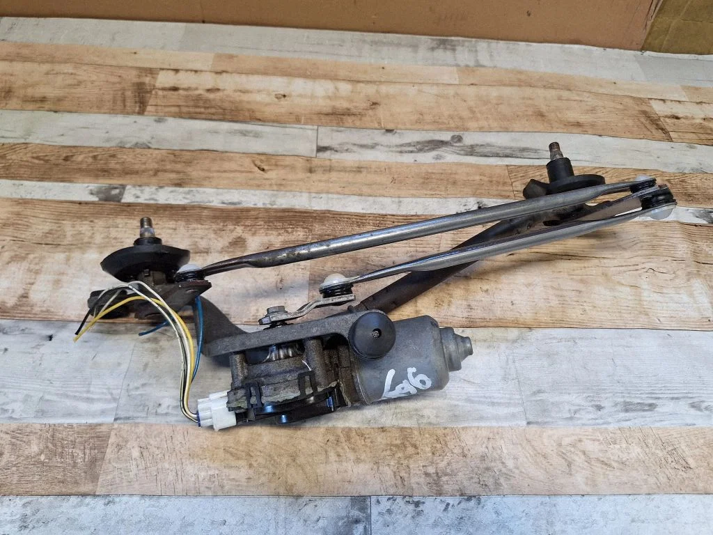 Front wiper linkage and motor – Toyota Yaris (2006-2011)