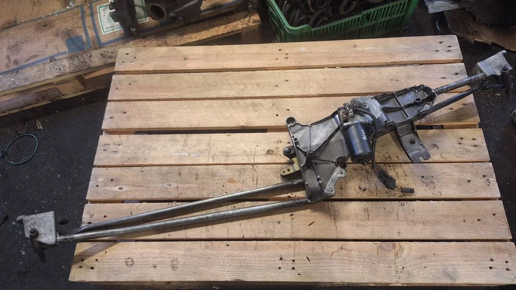 Front wiper linkage and motor 404721