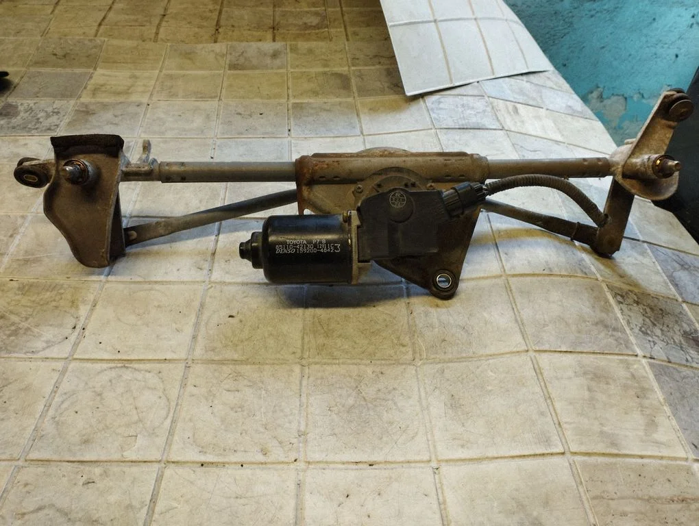 Front wiper linkage and motor 8511042130
