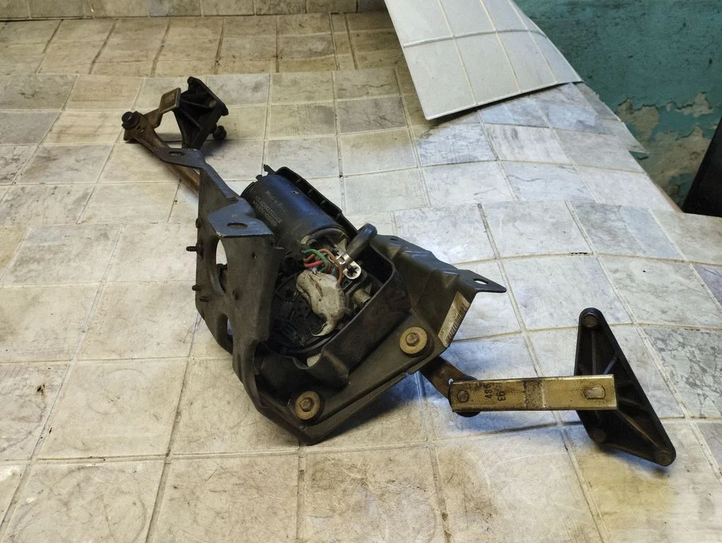 Front wiper linkage and motor 964564