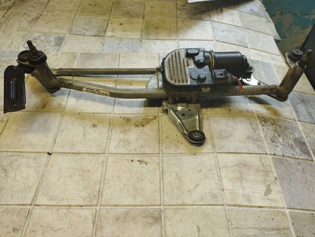 Front wiper linkage and motor – Volkswagen Passat CC (2008-2016)