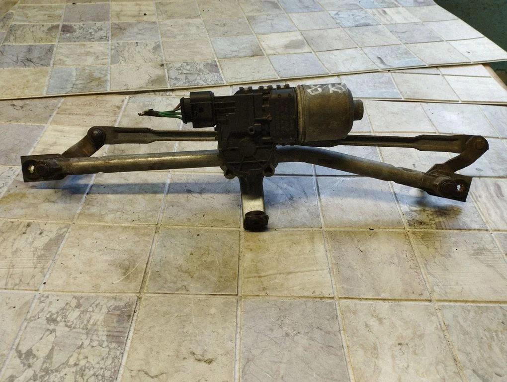 Front wiper linkage and motor 6Q1955119