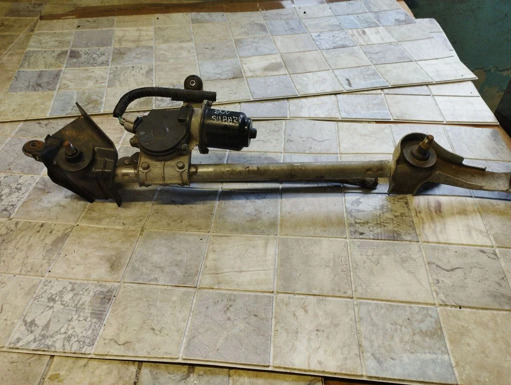 Front wiper linkage and motor