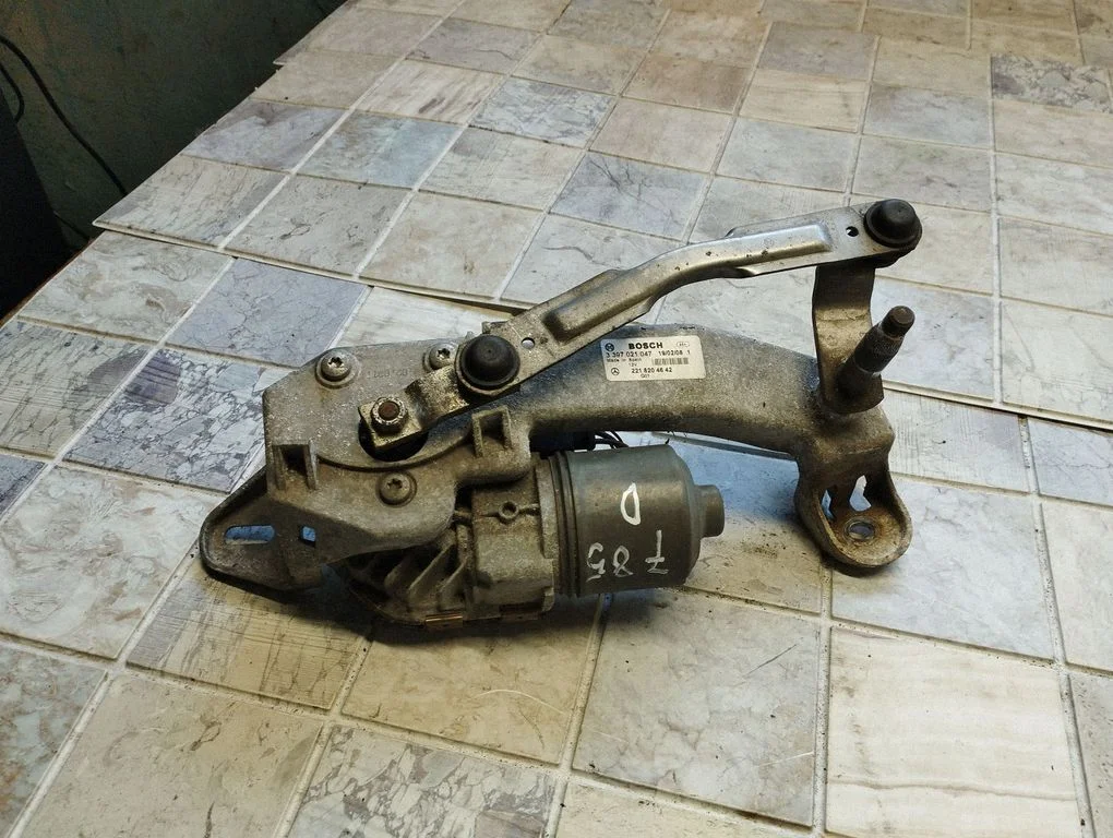 Front wiper linkage and motor – Mercedes-Benz S-Class W221 (2005-2013)