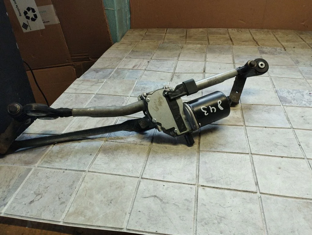 Front wiper linkage and motor 720051001