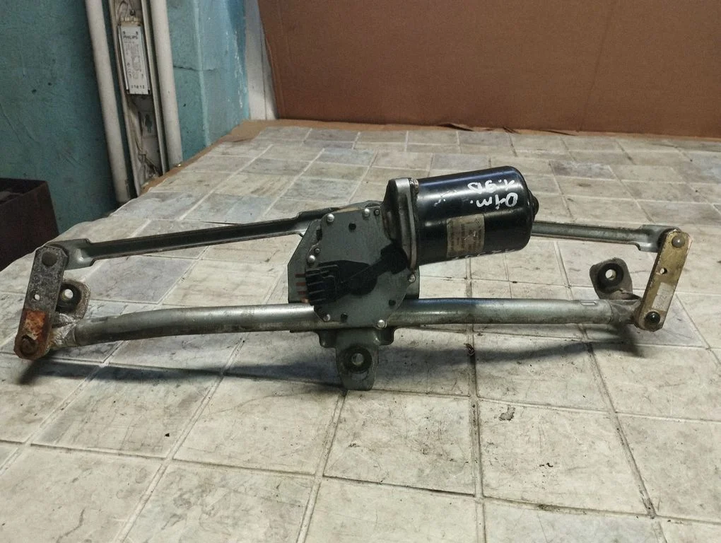 Front wiper linkage and motor 1J1955113B