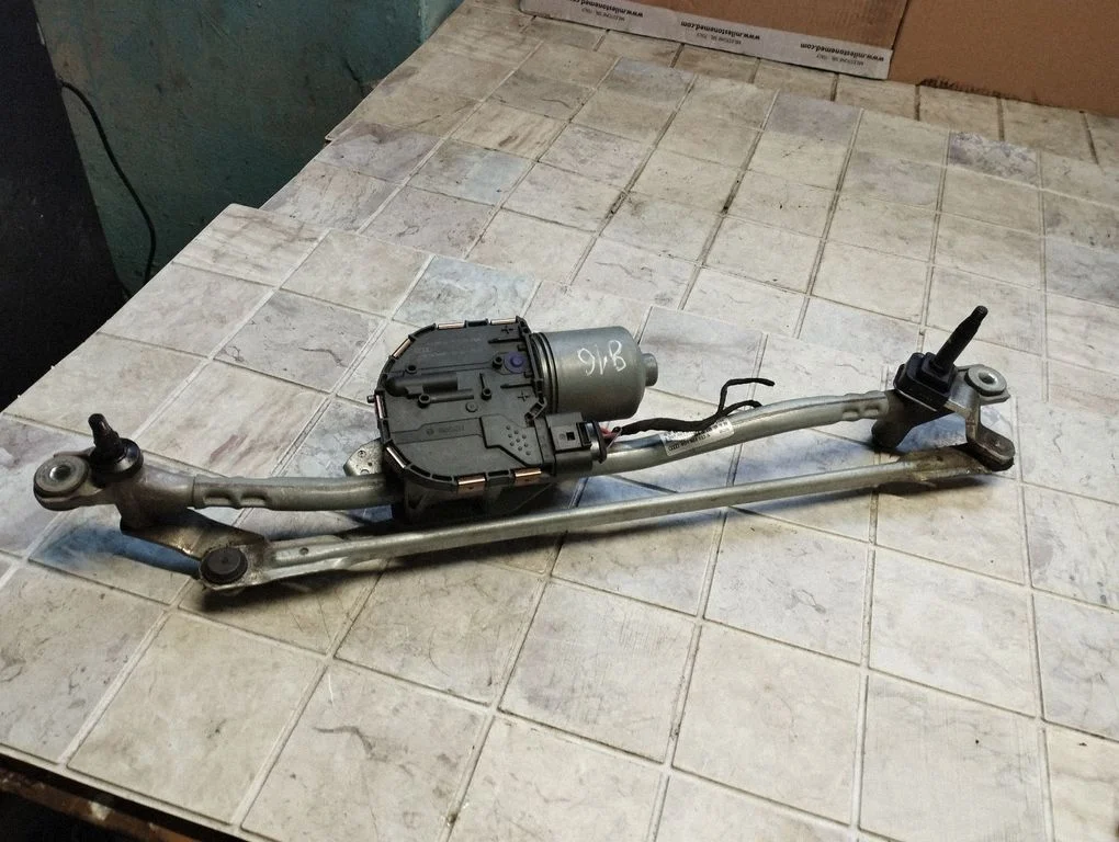 Front wiper linkage and motor – Audi A6 S6 C7 4G (2011-2018)