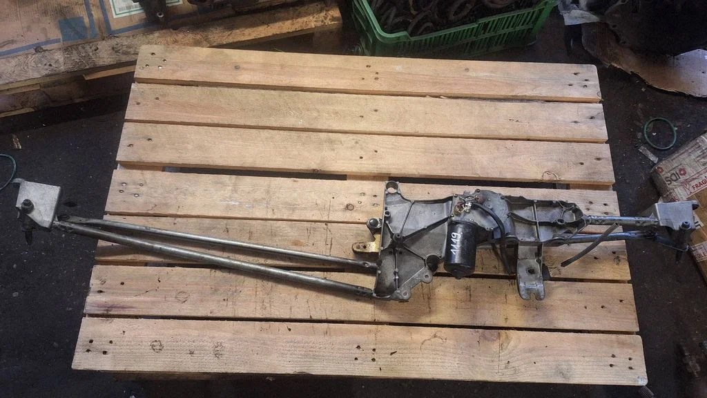 Front wiper linkage and motor 2375A