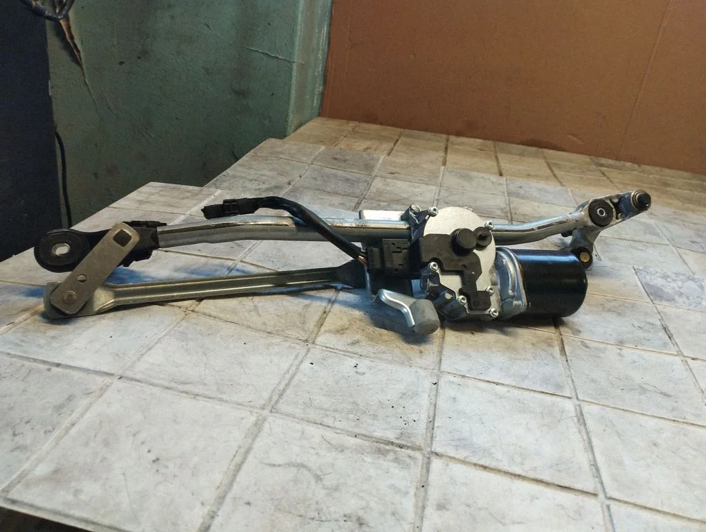 Front wiper linkage and motor 718303601