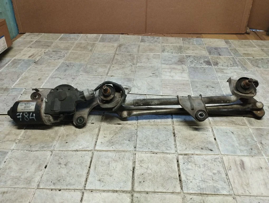 Mechanizm wycieraczek z silniczkiem MN145985