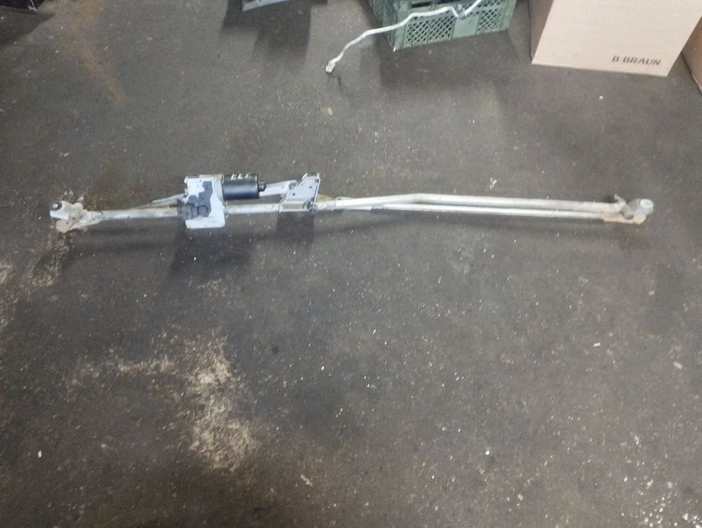 Front wiper linkage and motor – Peugeot 307 (2001-2005)