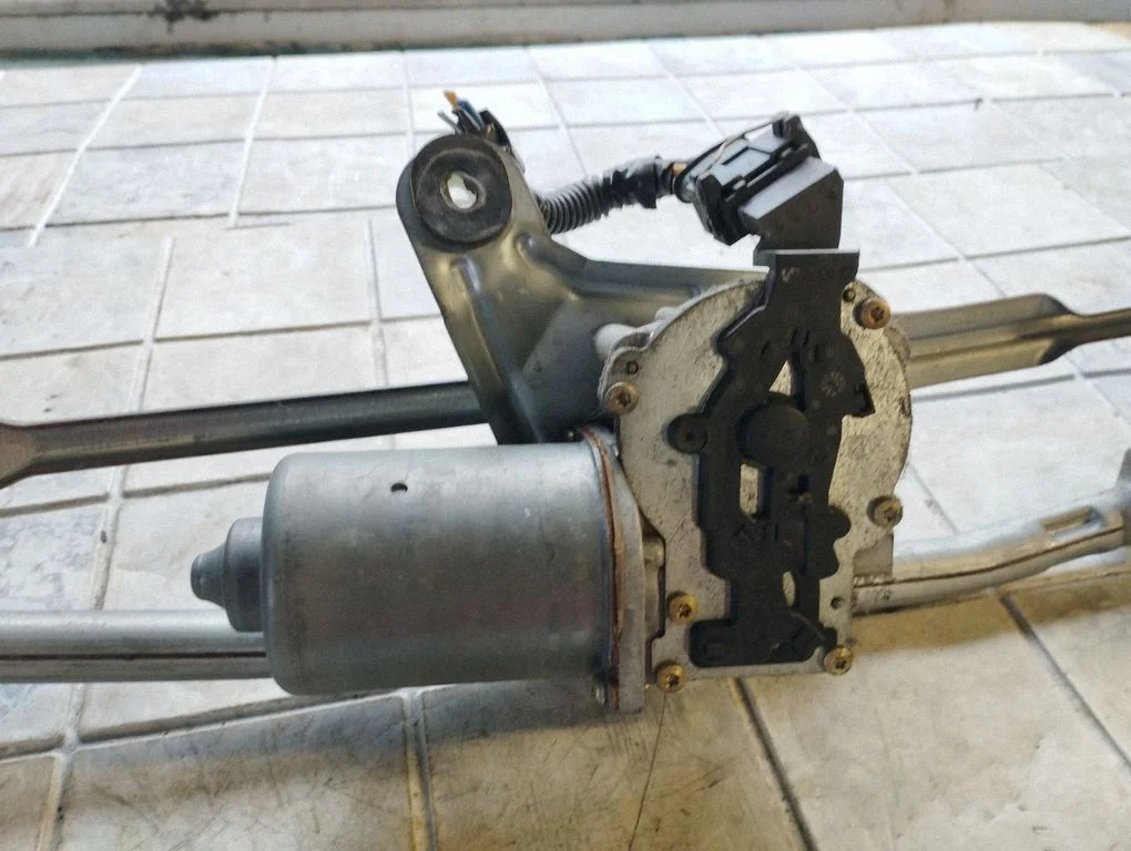 Front wiper linkage and motor 404606