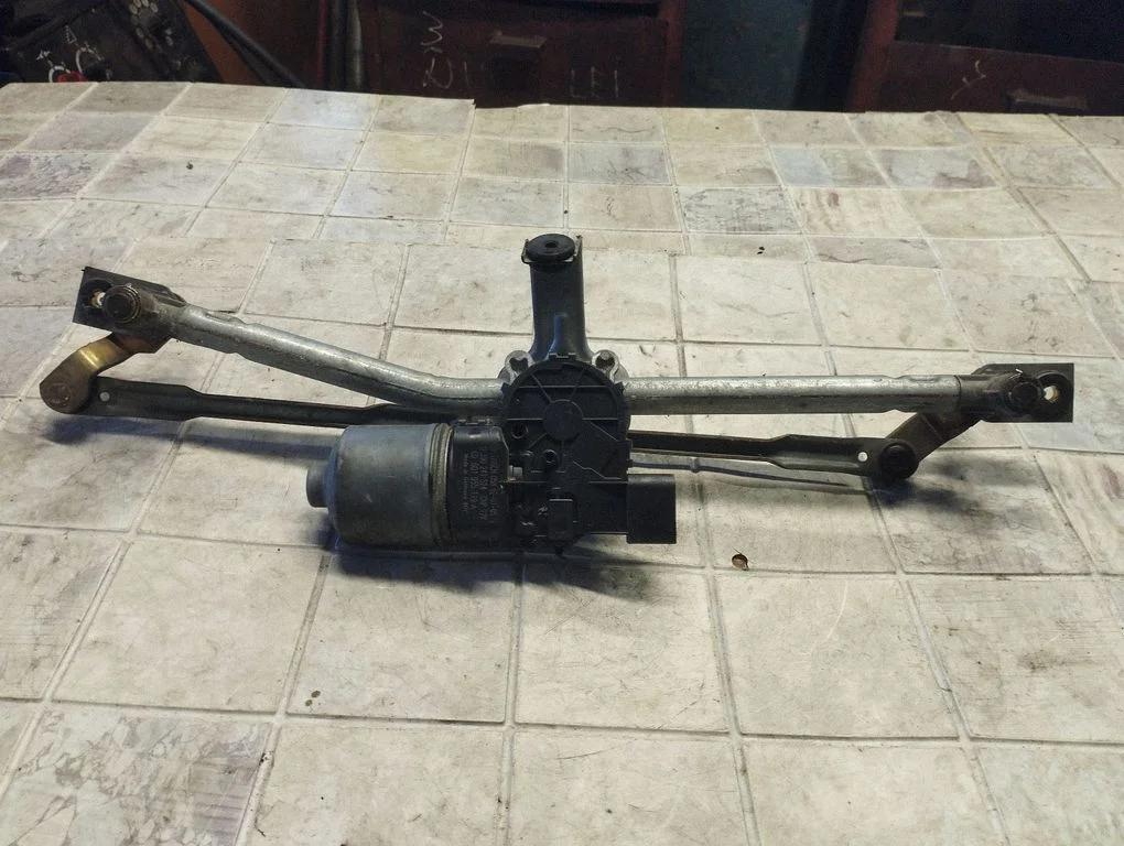 Mechanizm wycieraczek z silniczkiem 0390241524