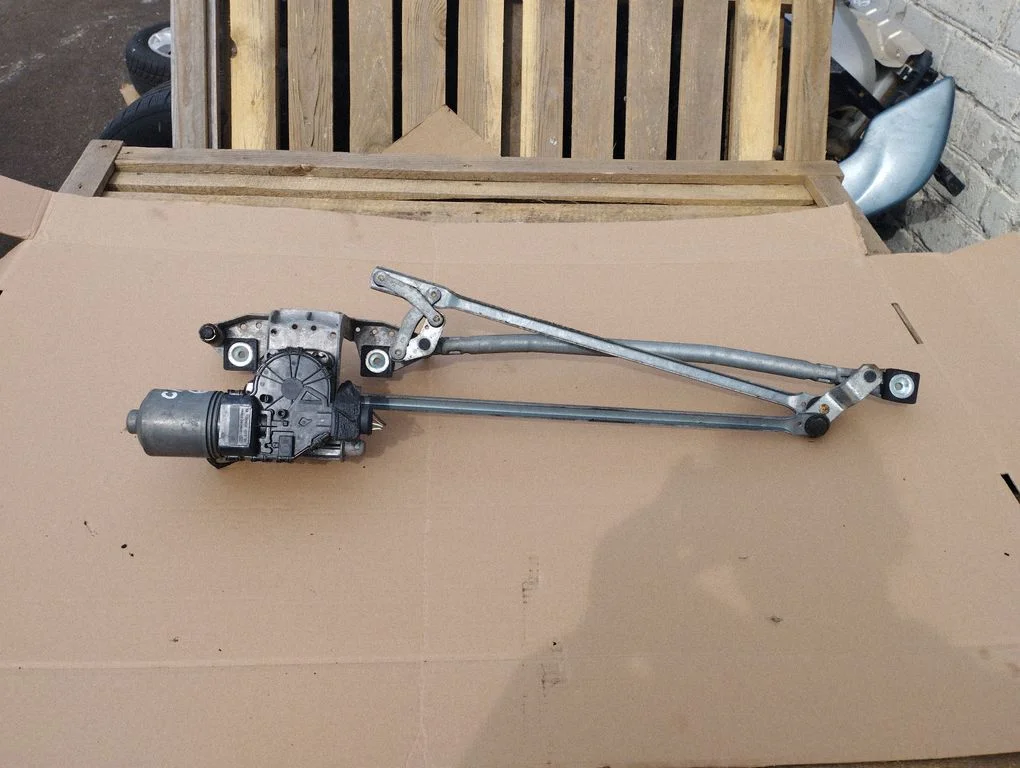 Front wiper linkage and motor 3M5117508AA