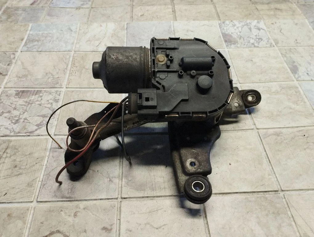 Front wiper linkage and motor 6M2117508DA