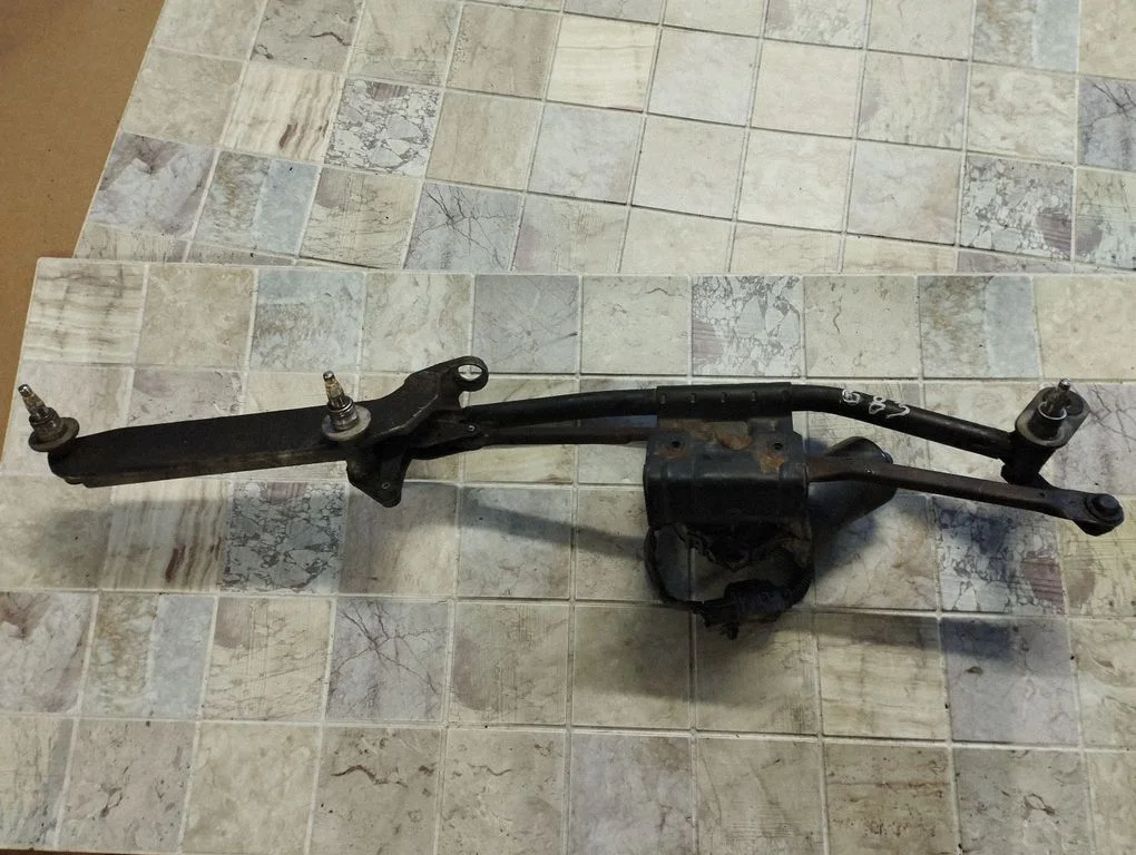 Mechanizm wycieraczek z silniczkiem
