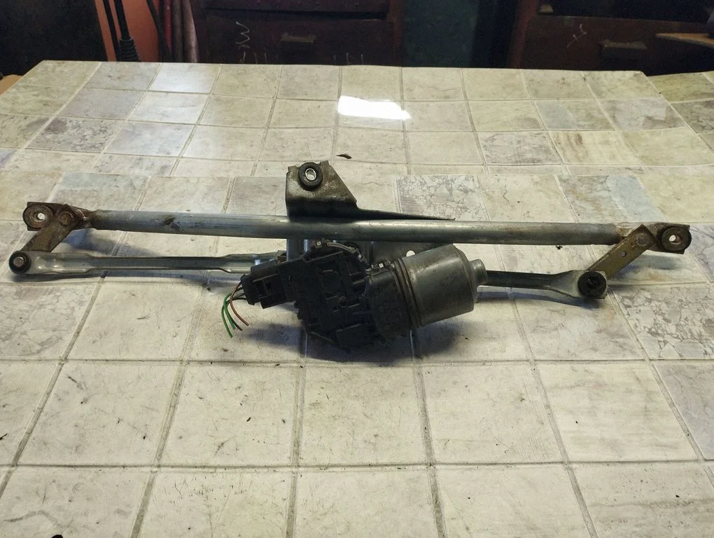 Front wiper linkage and motor 0390241528