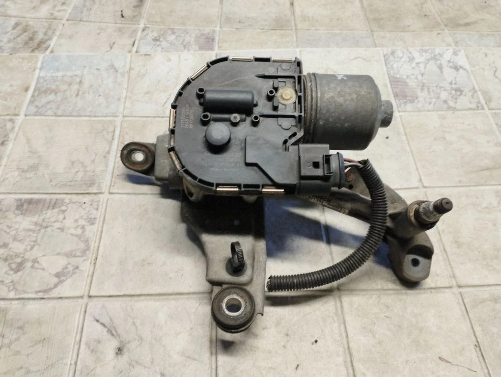 Mechanizm wycieraczek z silniczkiem 6M2117504CB
