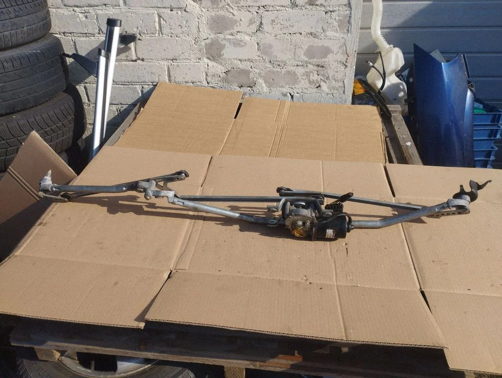 Front wiper linkage and motor – Opel Zafira A (1999-2005)