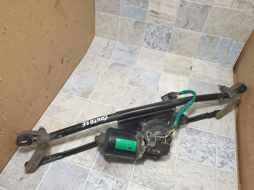 Front wiper linkage and motor – Hyundai Santa Fe (2000-2006)