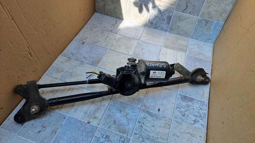 Front wiper linkage and motor – Hyundai Sonata (2006-2015)