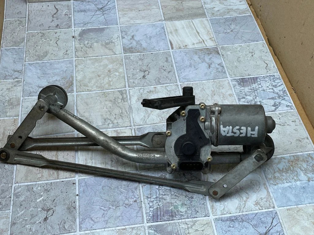 Mechanizm wycieraczek z silniczkiem – Ford Fiesta (2002-2005)