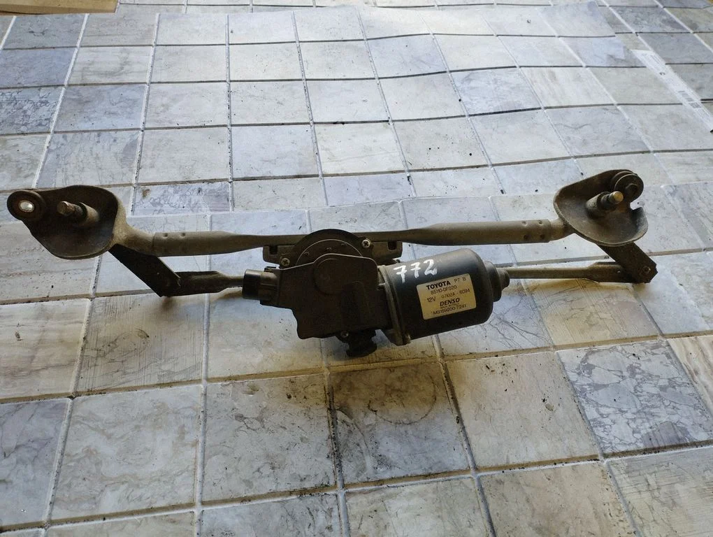 Front wiper linkage and motor 851100F020