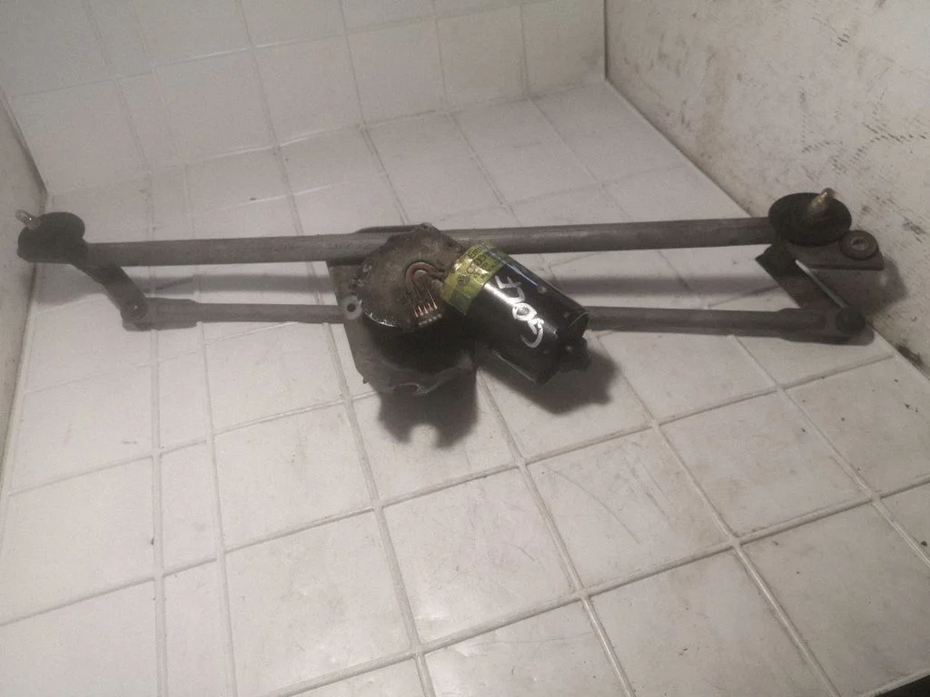 Front wiper linkage and motor 403799