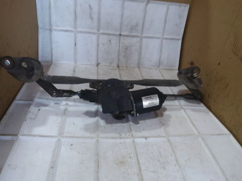 Front wiper linkage and motor 851100F020