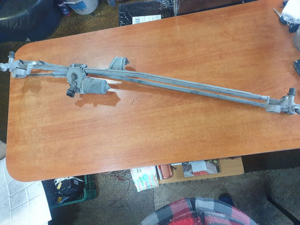 Front wiper linkage and motor – Opel Zafira C (2011-2019)