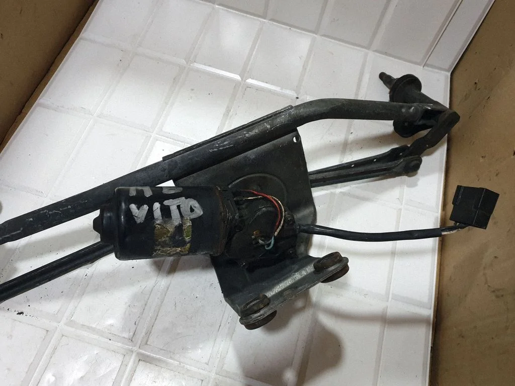 Front wiper linkage and motor – Mercedes-Benz Vito Viano W638 (1996-2003)