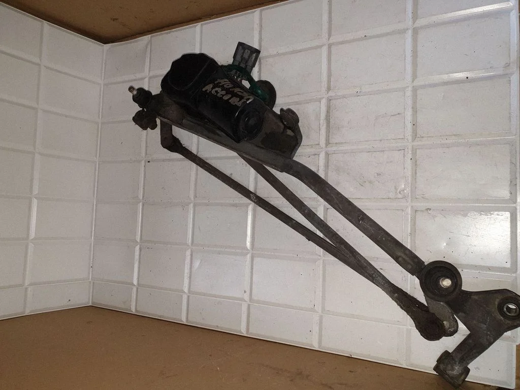Front wiper linkage and motor – Honda Accord (1994-1998)