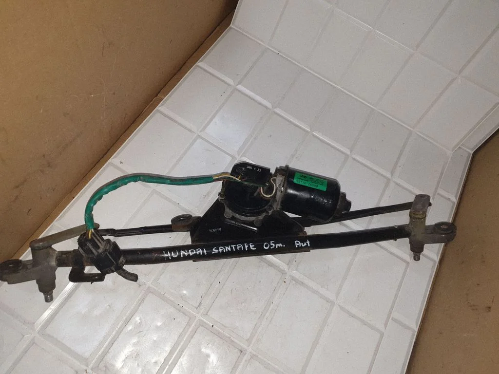Front wiper linkage and motor – Hyundai Santa Fe (2000-2006)