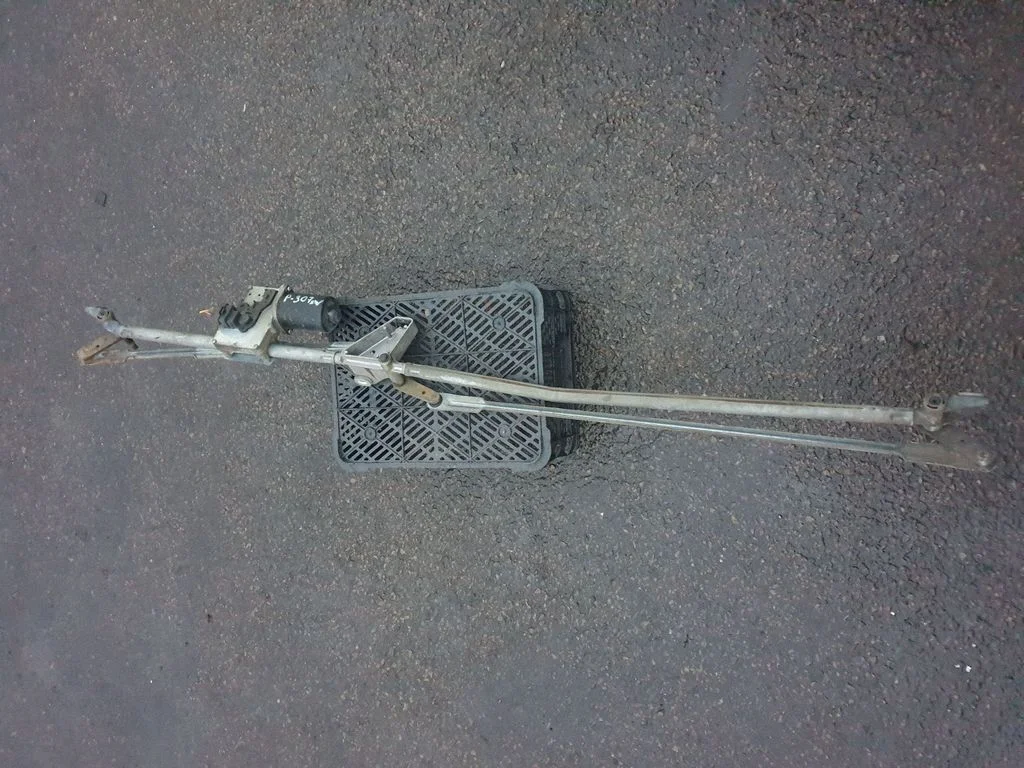 Front wiper linkage and motor – Peugeot 307 (2001-2005)
