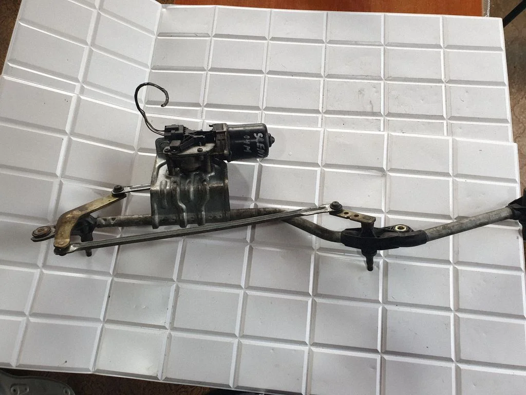 Front wiper linkage and motor – Renault Scenic II - Grand scenic II (2003-2006)